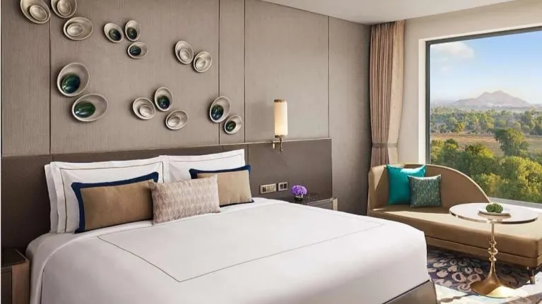 Deluxe Room King Bed