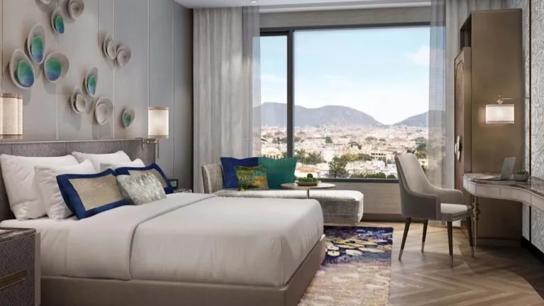 Luxury Room King Bed 