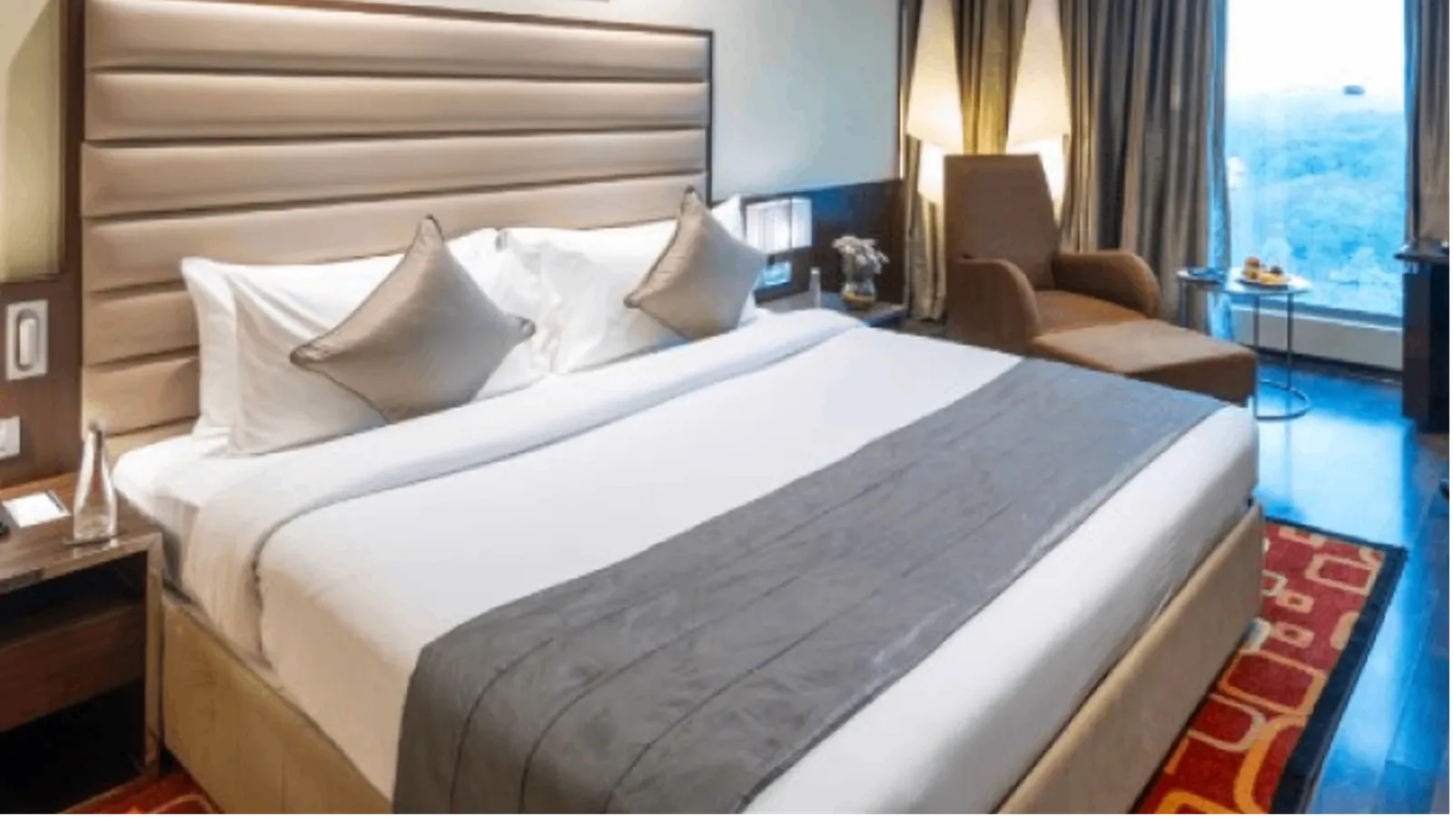 Deluxe Room King Bed