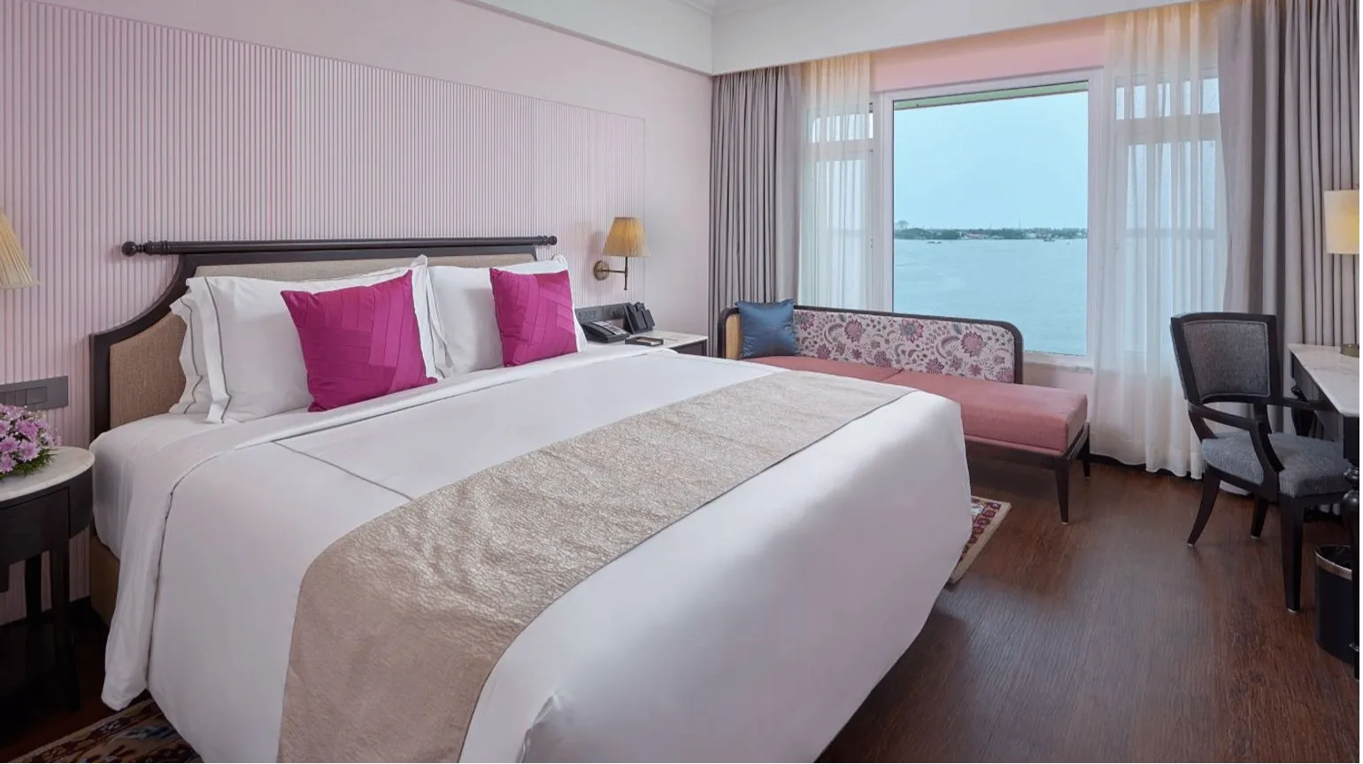 Luxury Seaview Room - King Bed  