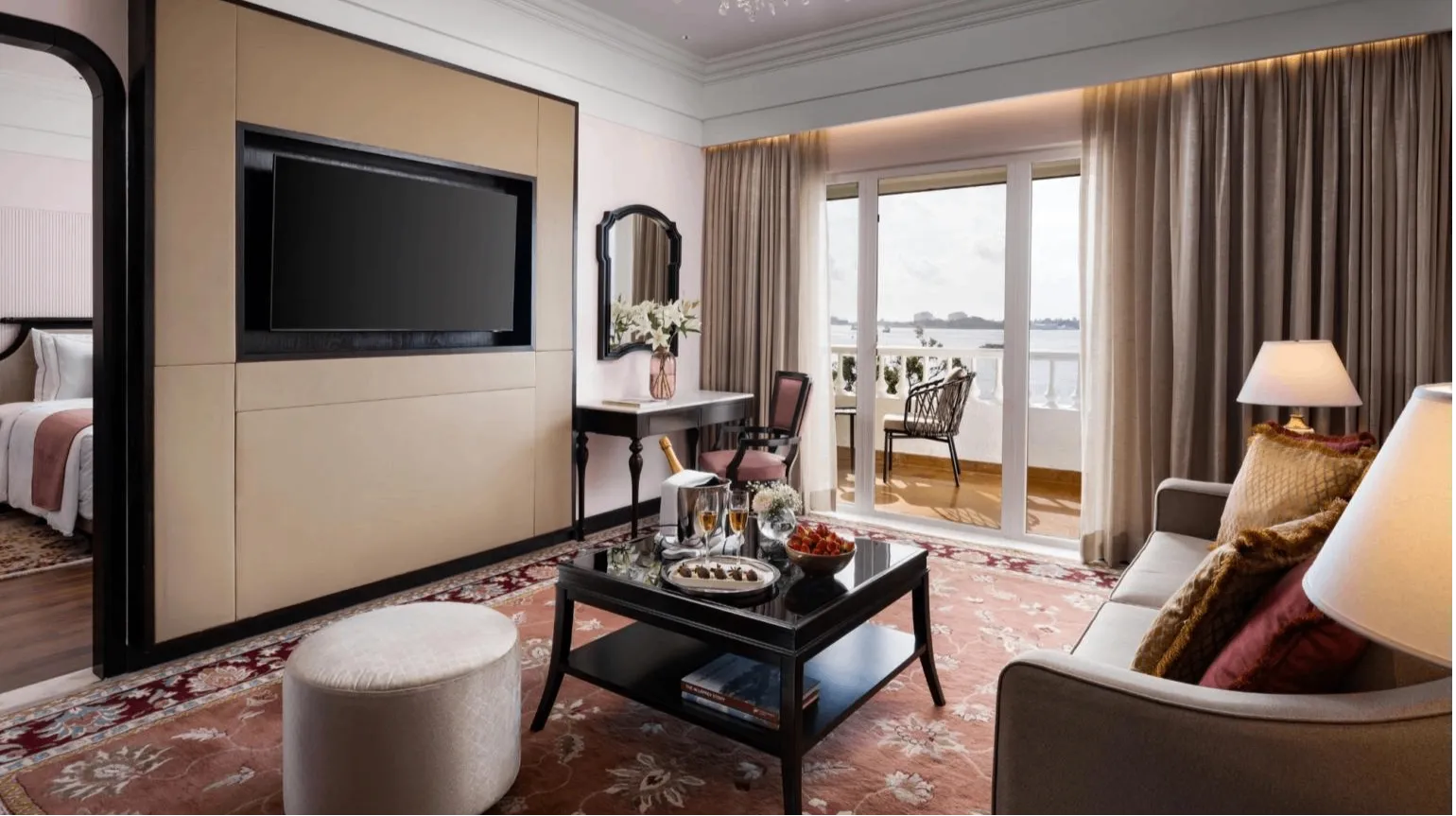 Signature Suite With Balcony 