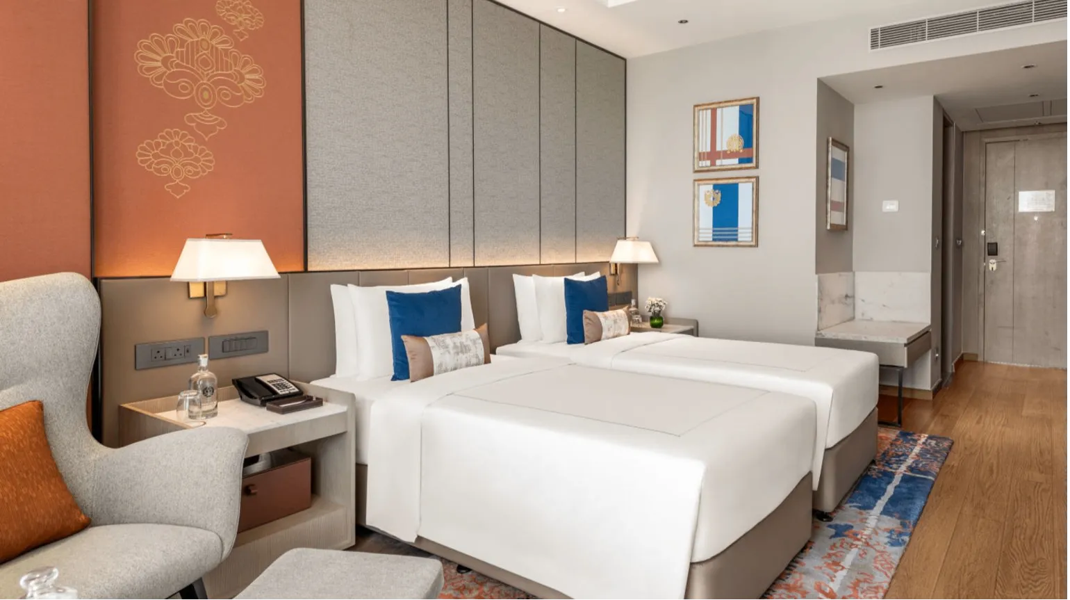 Deluxe Room City View Twin Bed