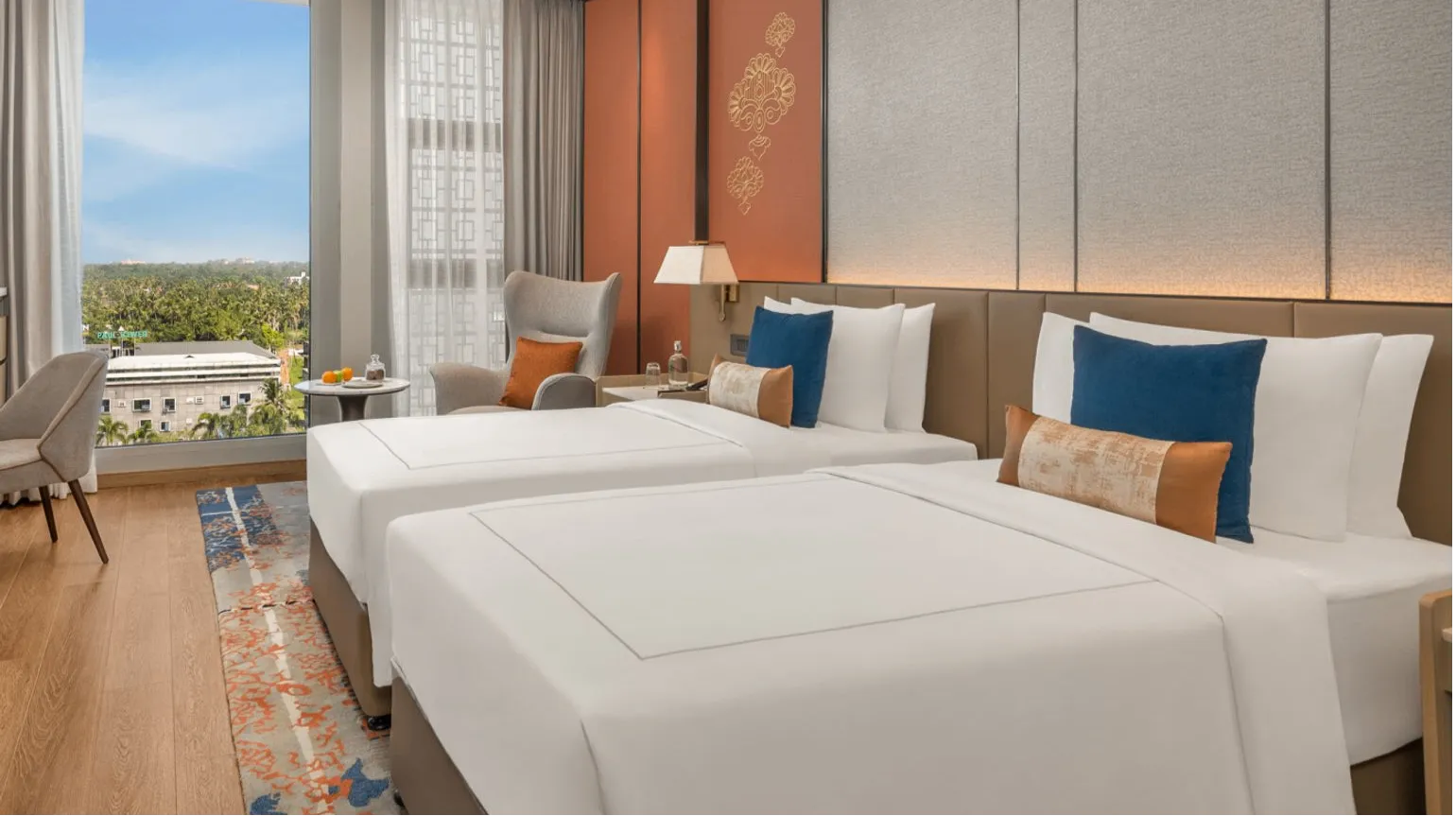 Luxury Room City View Twin Bed