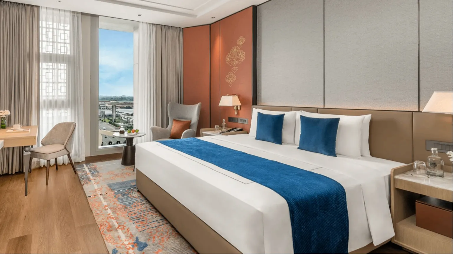Luxury Room Airport View King Bed