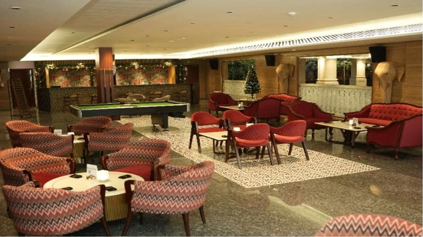 High Tide Bar Lounge 