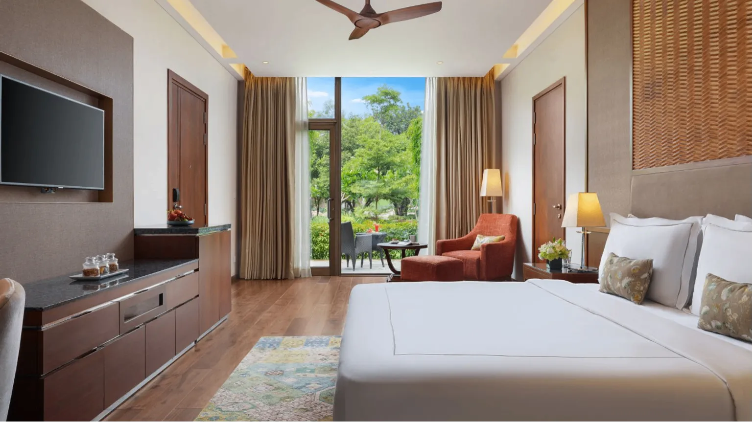 Grand Luxury Room With Sit Out - King Bed 