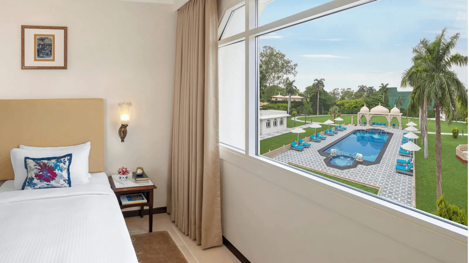 Deluxe Room Pool View King Bed 