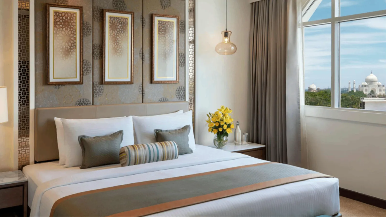 SeleQtions Suite Taj Mahal View King Bed​