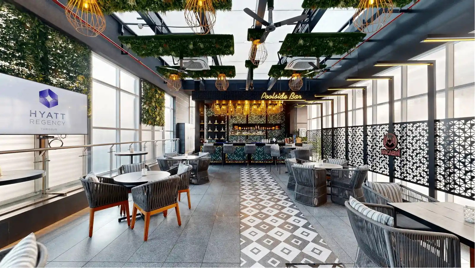 Poolside Bar and Grill