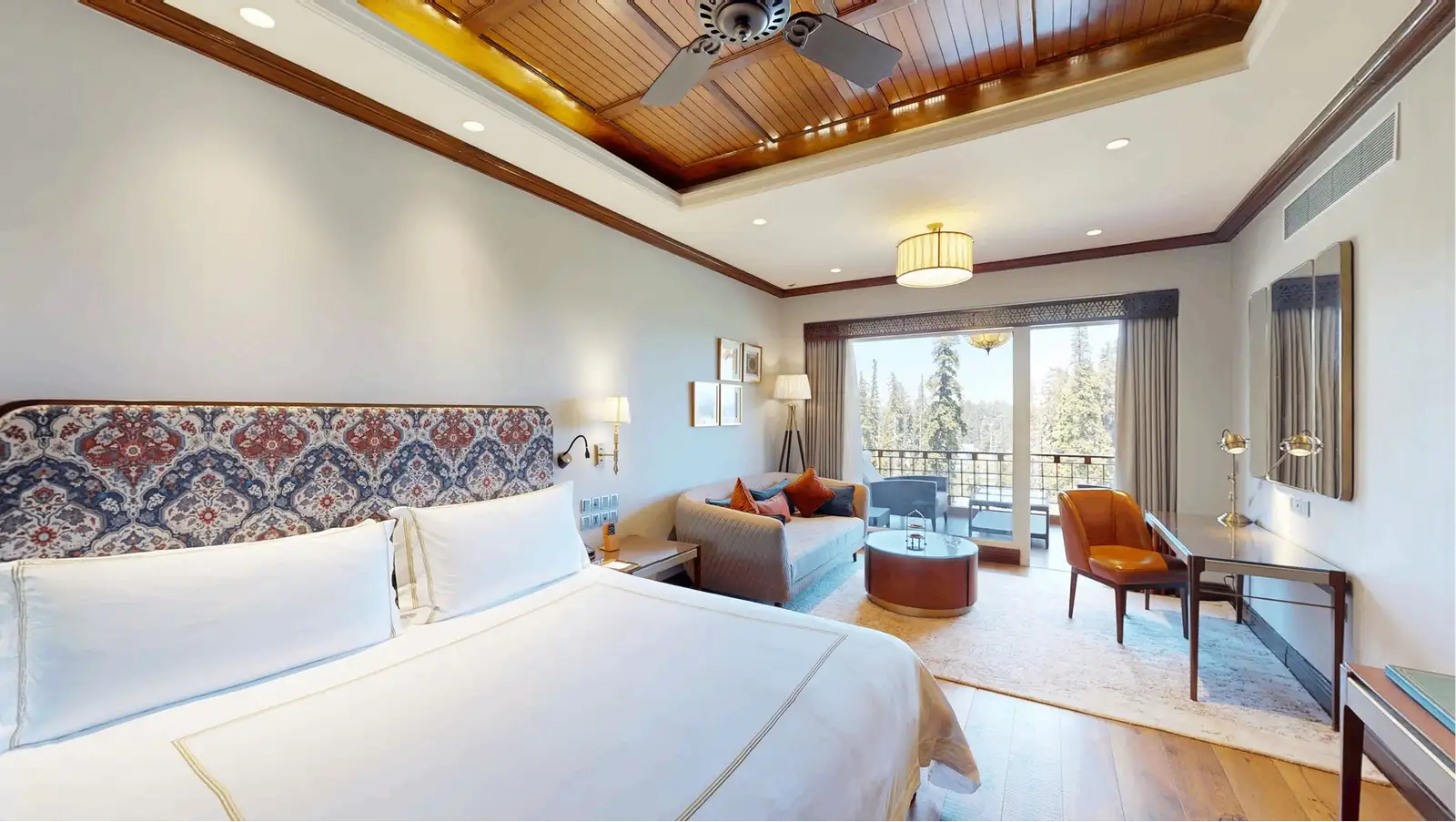 Luxury Gulmarg View Room