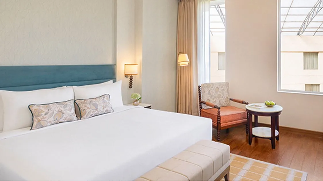 Superior Room Courtyard View King Bed