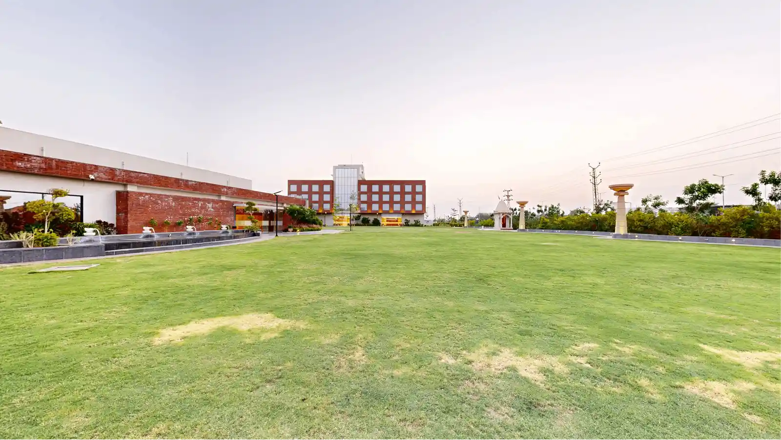 The Aaureum Lawns