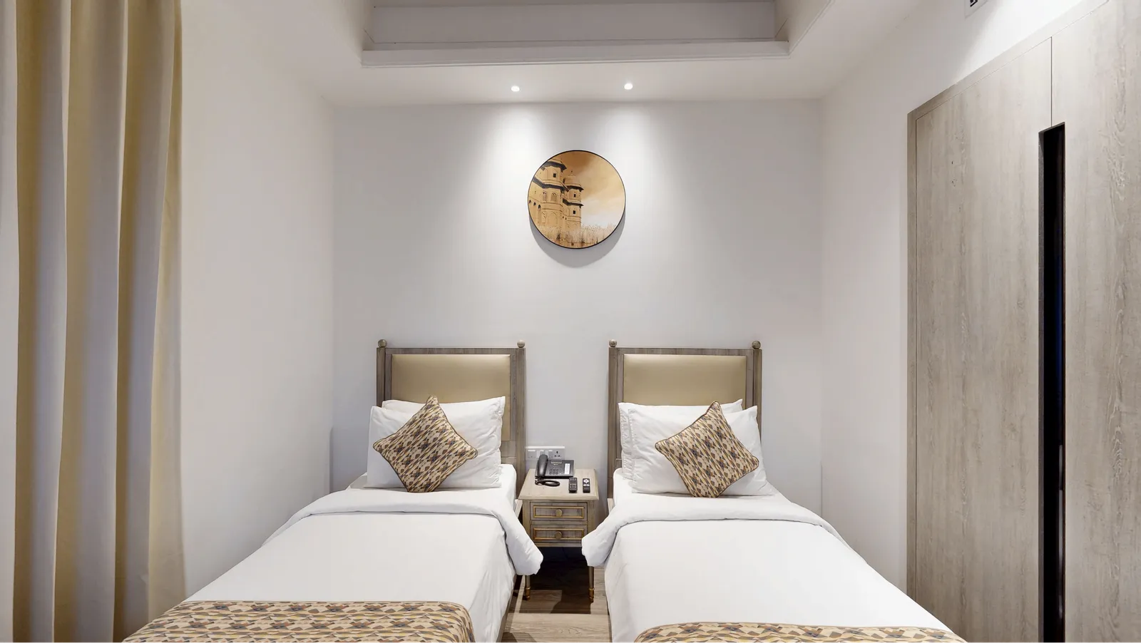 Deluxe Twin Bed Suite