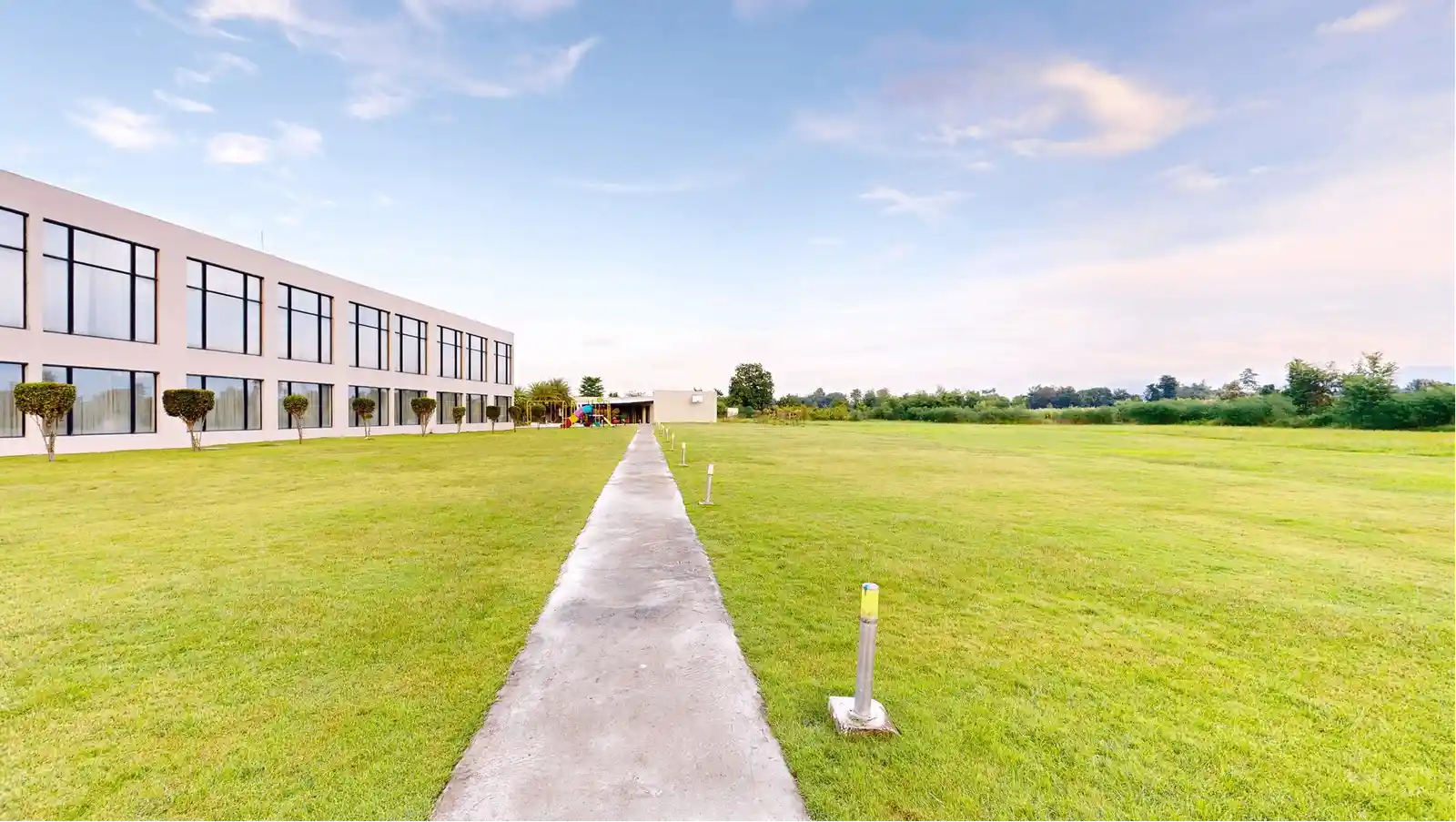 Main Lawn 